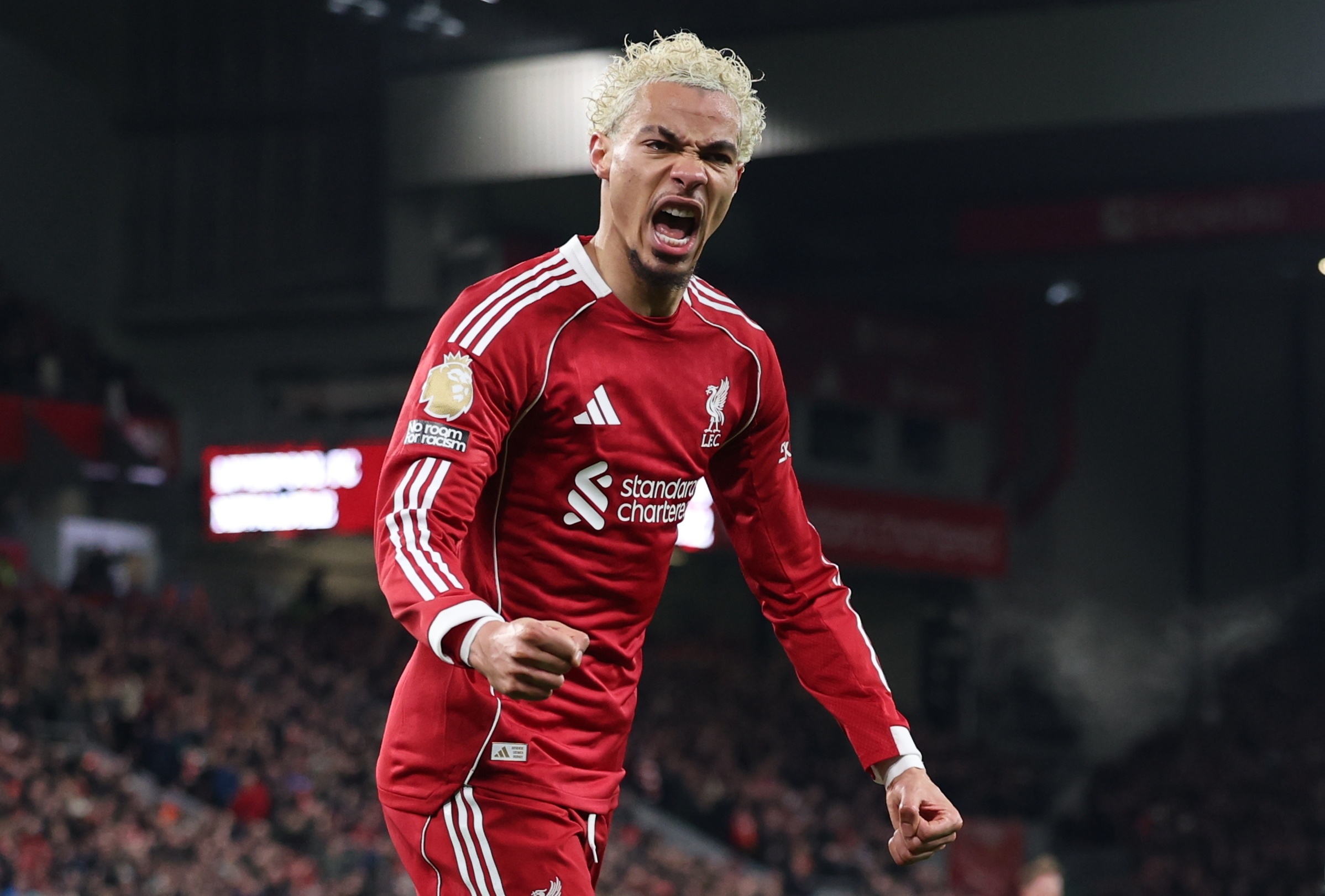 高度优势！杨瀚森内线1抢3拼下前场篮板 随后轻松补篮得手