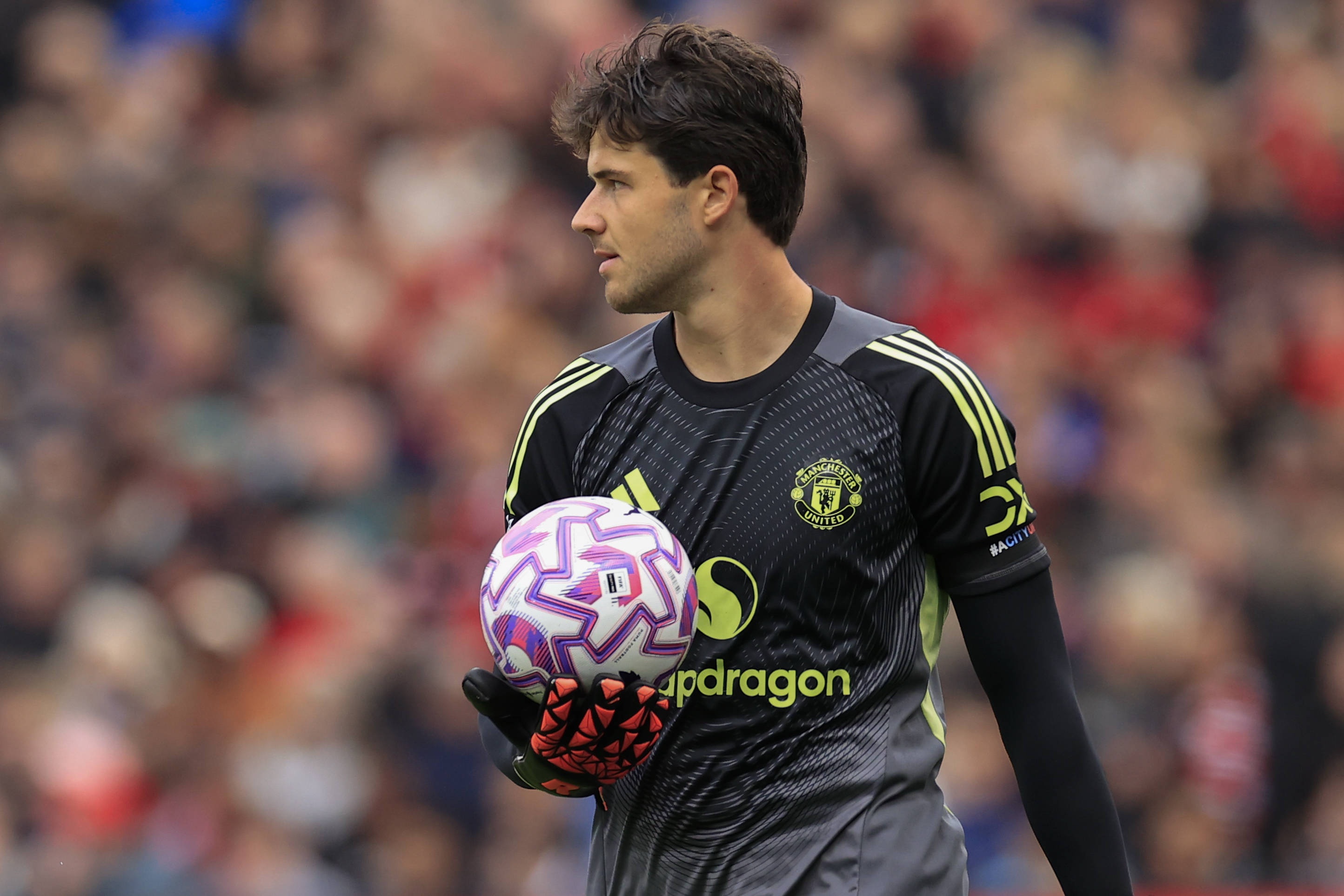 高度优势！杨瀚森内线1抢3拼下前场篮板 随后轻松补篮得手